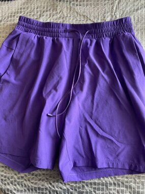 Lululemon shorts new no tags with liner size Medium